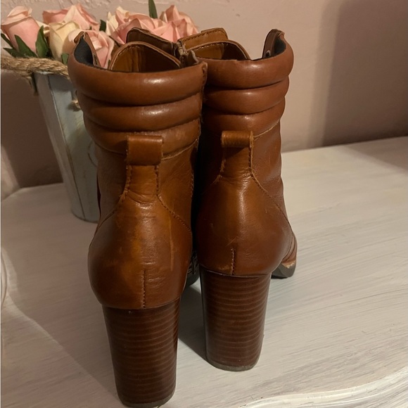Brown heeled boots - Picture 4 of 4